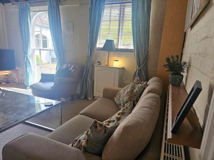 English Farmhouse Cottage กิลด์ฟอร์ด ภายนอก รูปภาพ