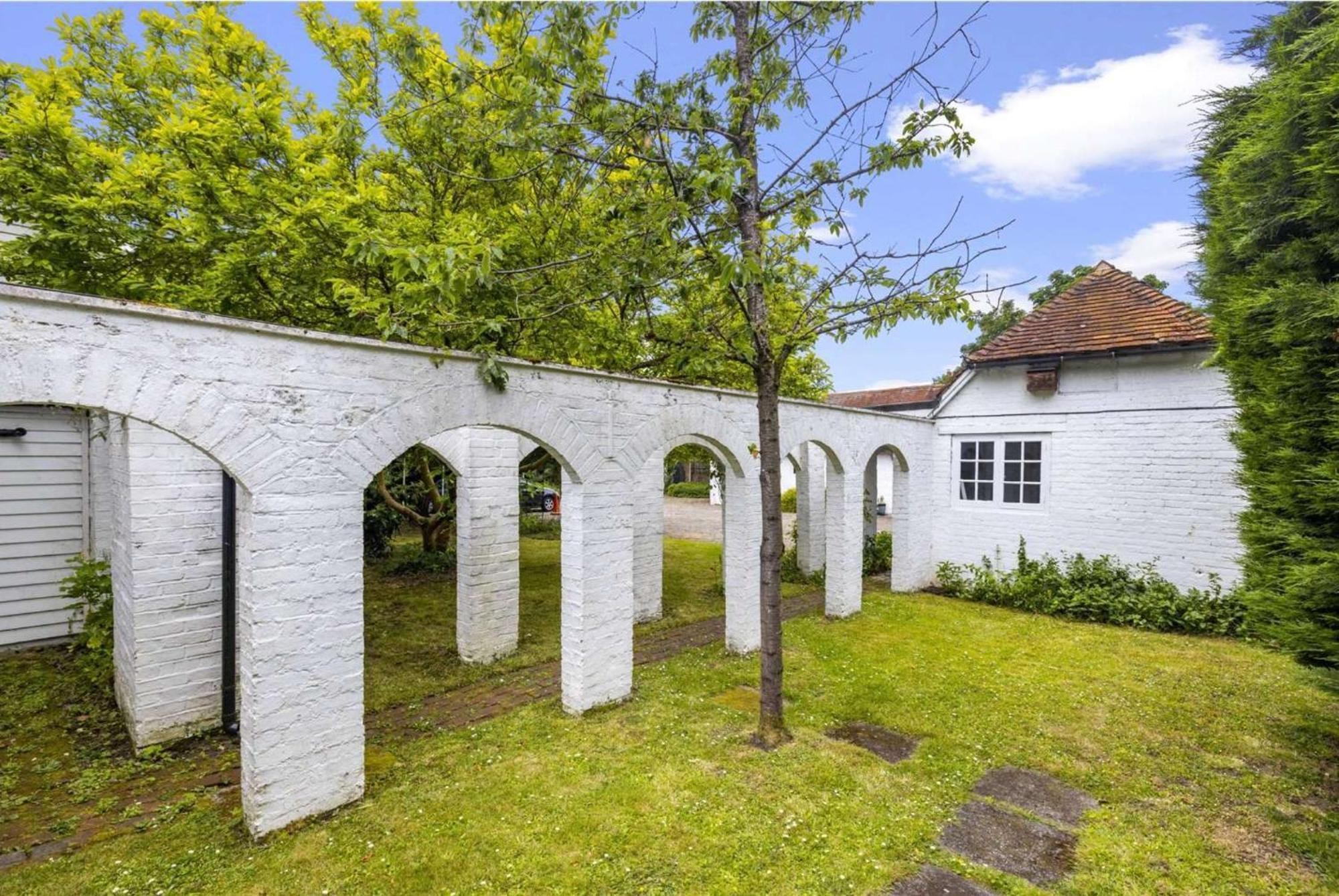English Farmhouse Cottage กิลด์ฟอร์ด ภายนอก รูปภาพ