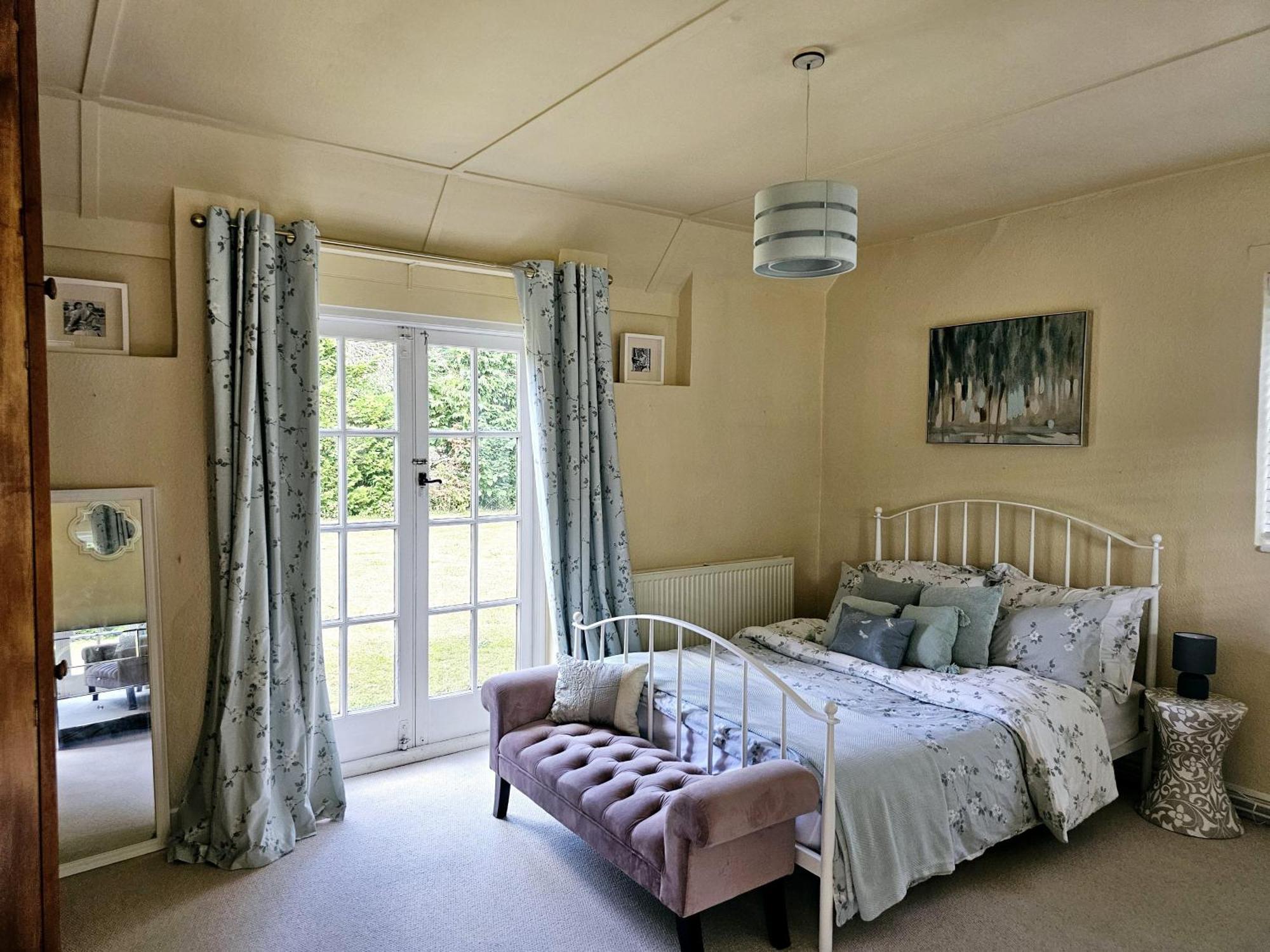 English Farmhouse Cottage กิลด์ฟอร์ด ภายนอก รูปภาพ