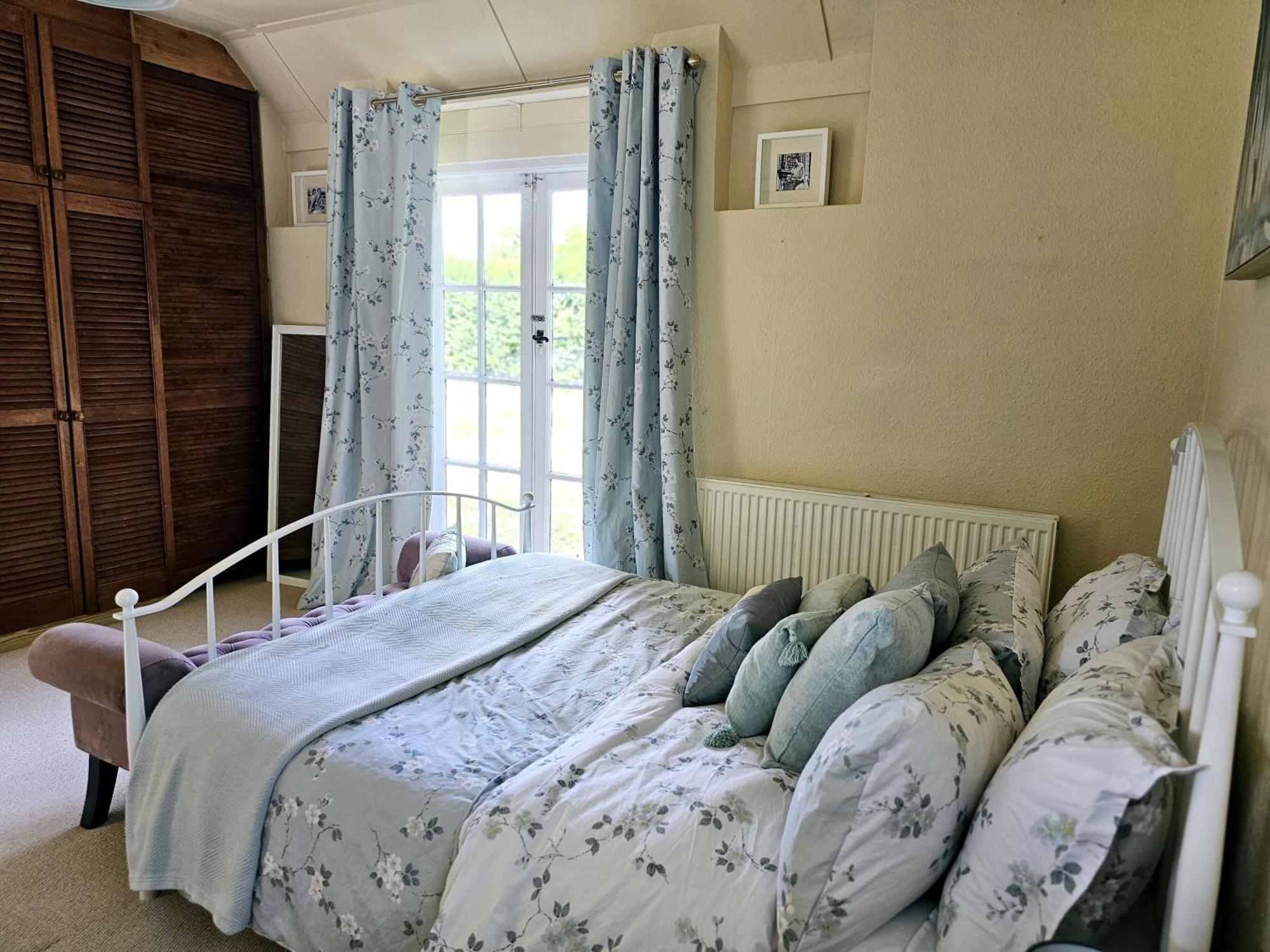 English Farmhouse Cottage กิลด์ฟอร์ด ภายนอก รูปภาพ
