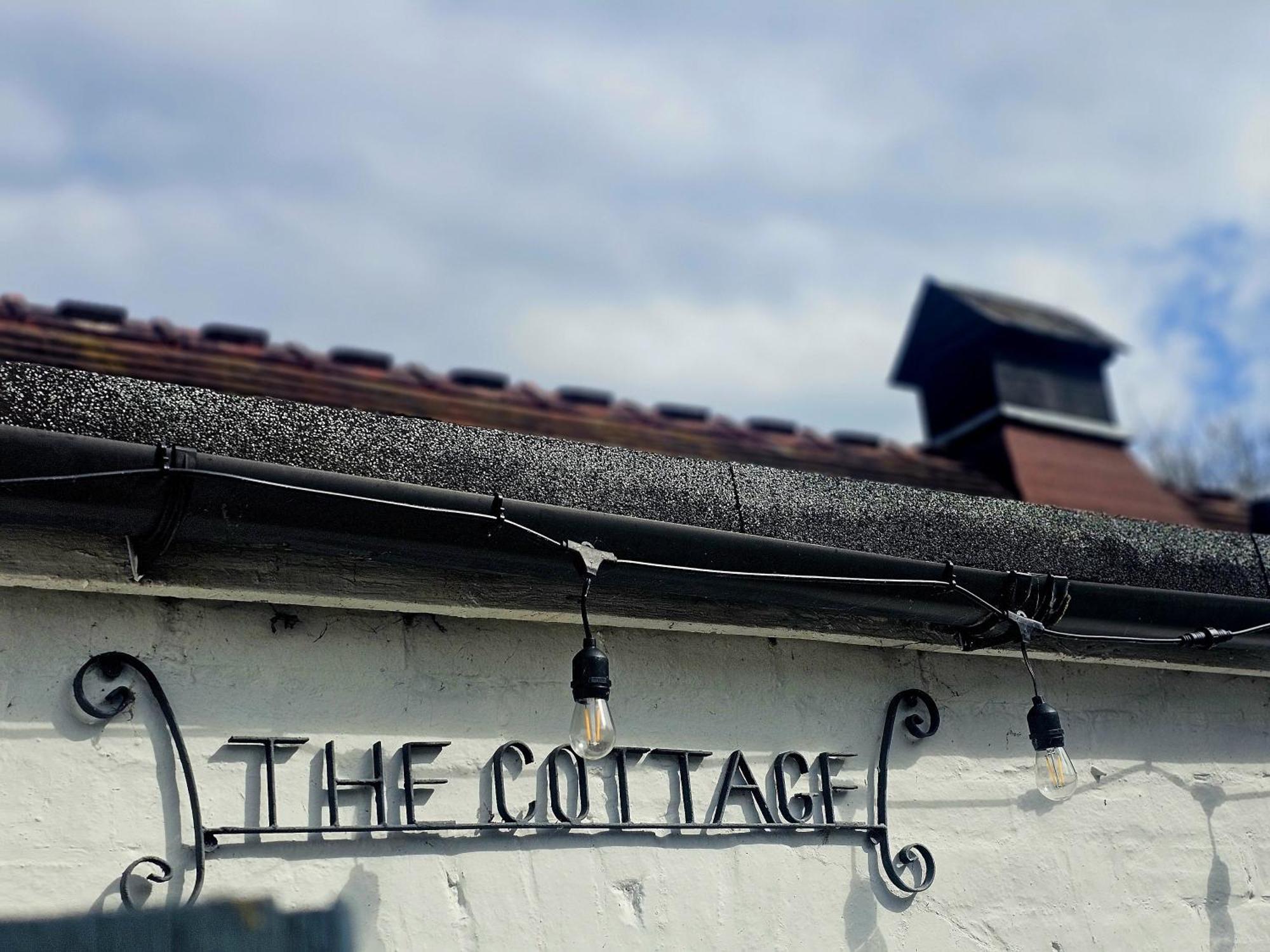 English Farmhouse Cottage กิลด์ฟอร์ด ภายนอก รูปภาพ