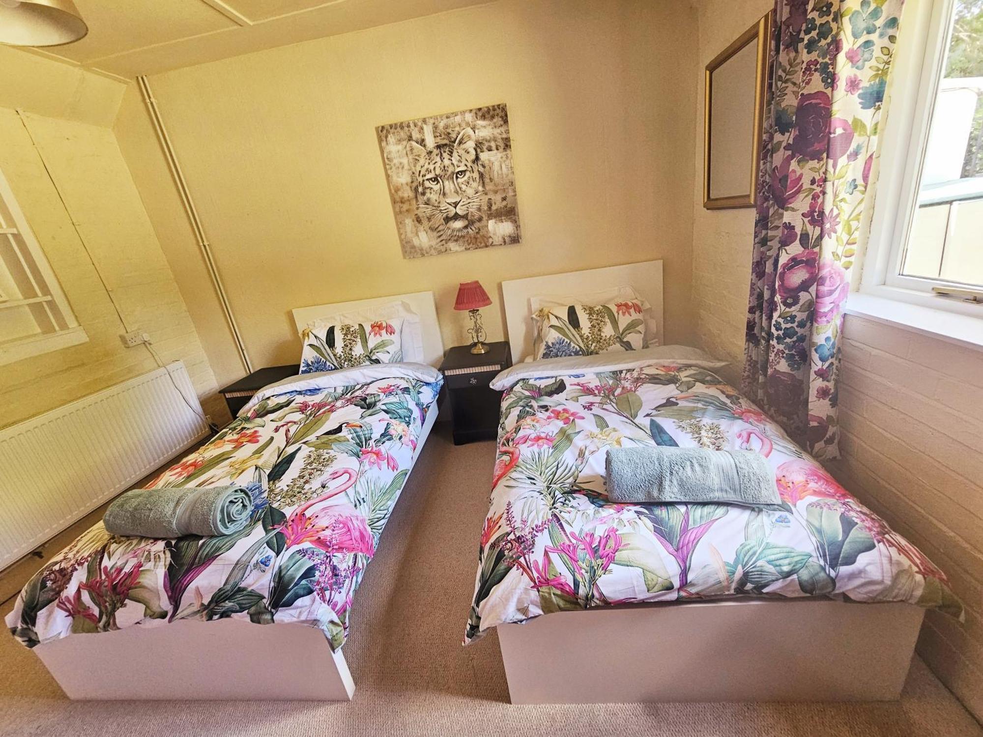 English Farmhouse Cottage กิลด์ฟอร์ด ภายนอก รูปภาพ