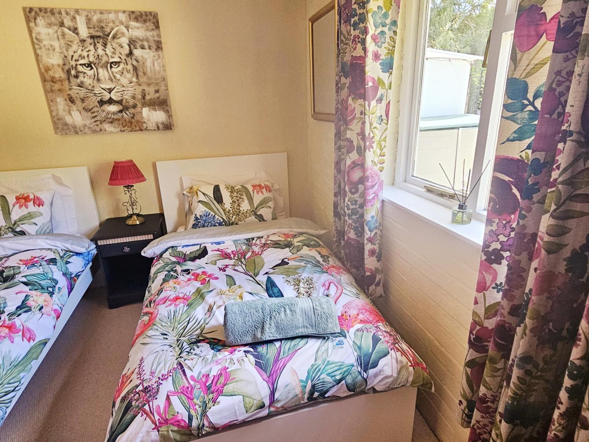 English Farmhouse Cottage กิลด์ฟอร์ด ภายนอก รูปภาพ
