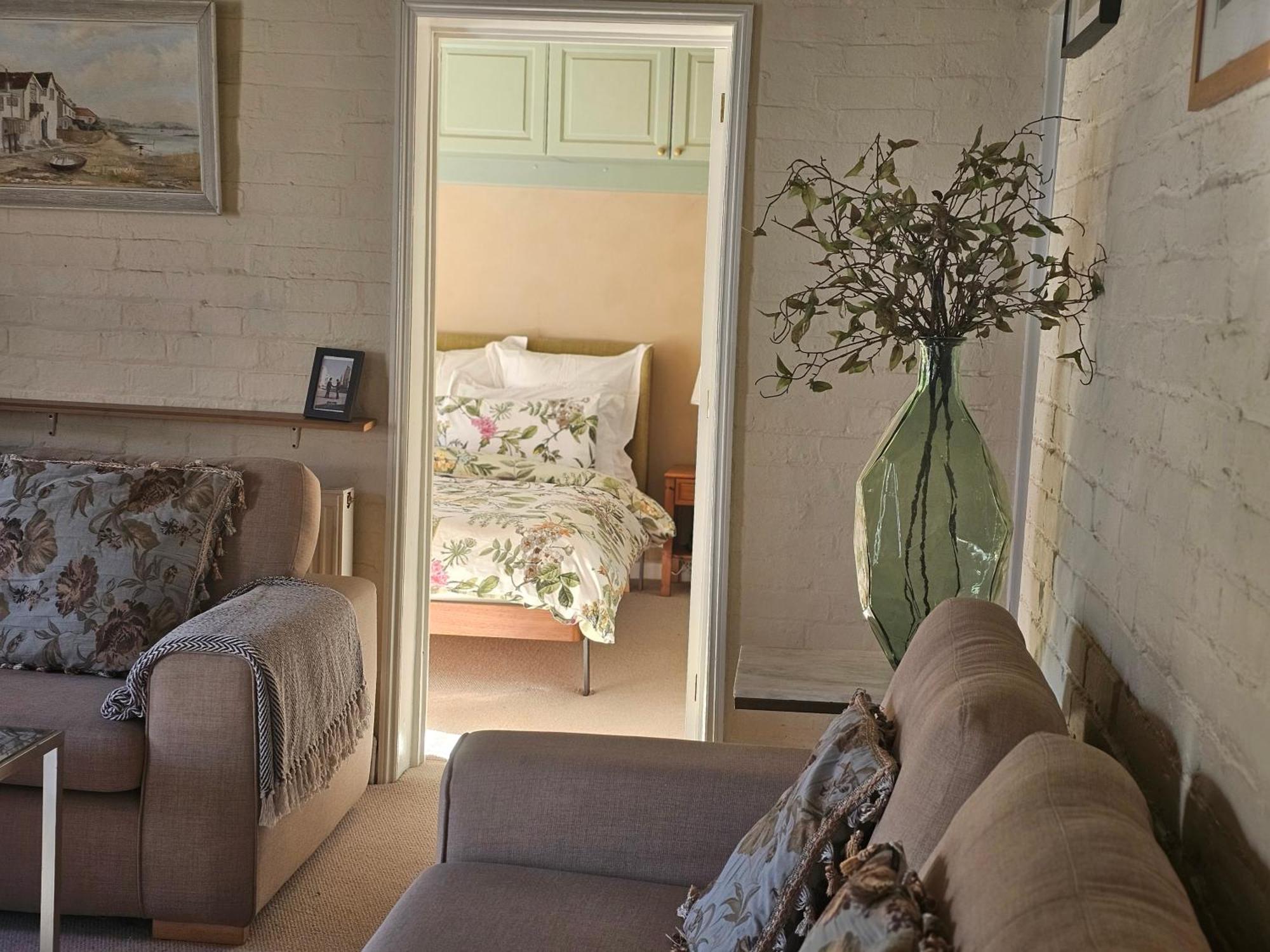 English Farmhouse Cottage กิลด์ฟอร์ด ภายนอก รูปภาพ